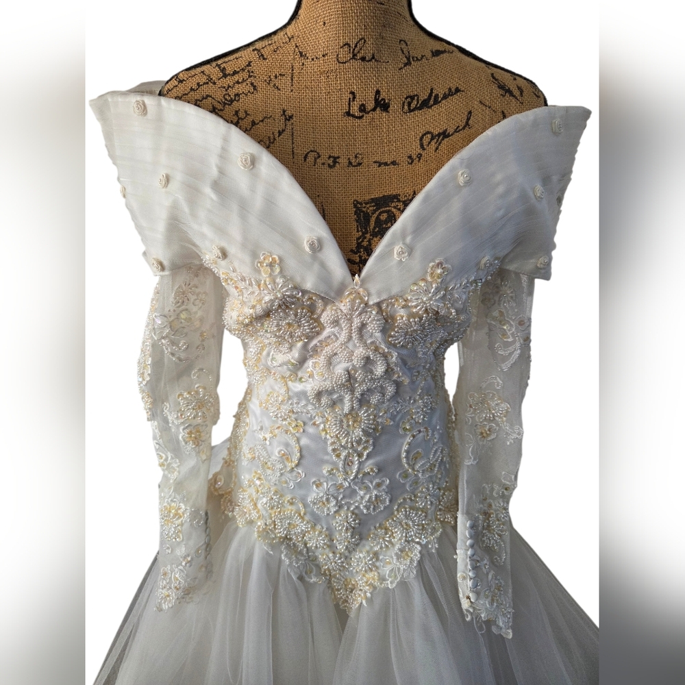 Vintage Alfred Angelo Classic Off the Shoulder Wedding Dress Size 4-6? - Picture 3 of 13